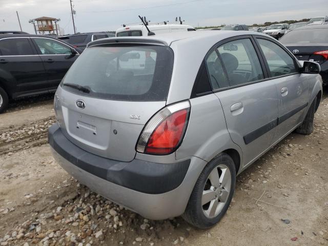 KNADE163176257229 - 2007 KIA RIO 5 SX SILVER photo 4