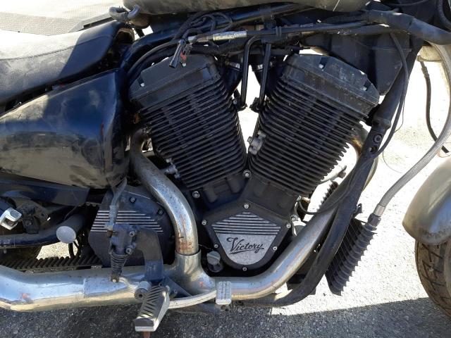 5VPCS15L0Y3001645 - 2000 VICTORY MOTORCYCLES V92 SC 灰色 照片 7