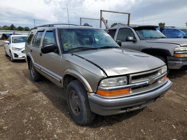 1GNDT13W312149658 - 2001 CHEVROLET BLAZER GRAY photo 1