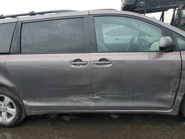 5TDKK3DC8GS696977 - 2016 TOYOTA SIENNA LE GRAY photo 9