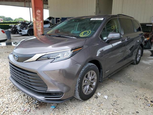 5TDKRKEC5MS033267 - 2021 TOYOTA SIENNA LE CHARCOAL photo 2