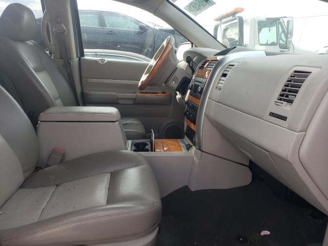 1A8HX58N68F153575 - 2008 CHRYSLER ASPEN LIMI GRAY photo 5