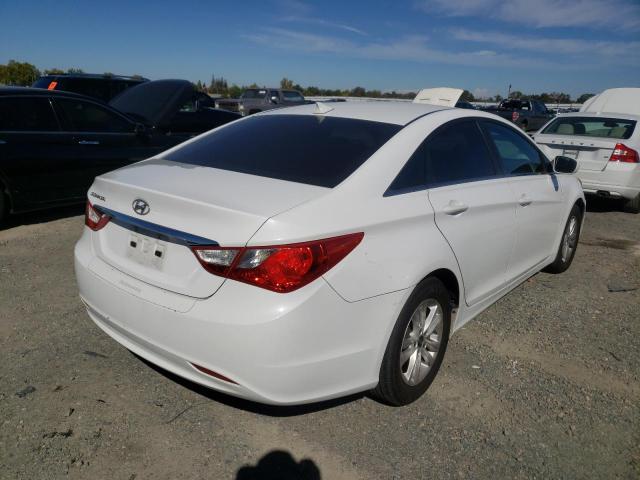 5NPEB4AC9DH660000 - 2013 HYUNDAI SONATA GLS WHITE photo 4