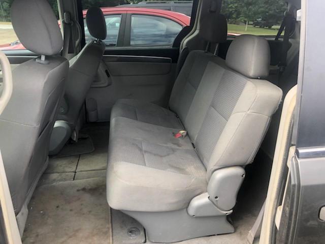 2V4RW4DX9AR229388 - 2010 VOLKSWAGEN ROUTAN S GRAY photo 6