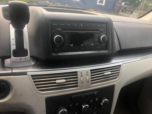 2V4RW4DX9AR229388 - 2010 VOLKSWAGEN ROUTAN S GRAY photo 9