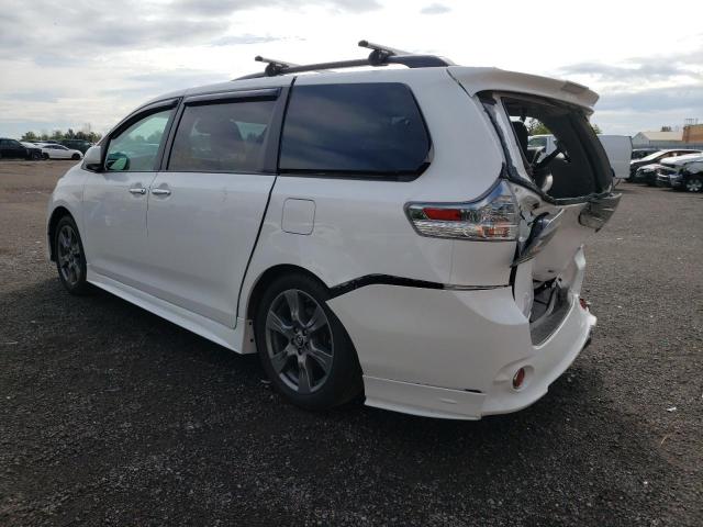 5TDXZ3DC2KS010698 - 2019 TOYOTA SIENNA SE WHITE photo 3