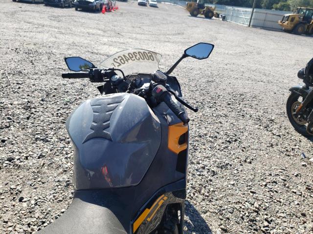 JKAEXKG10JDA09350 - 2018 KAWASAKI EX400 GRAY photo 5