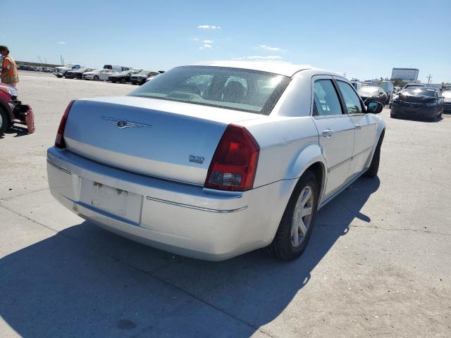 2C3JA53G55H561437 - 2005 CHRYSLER 300 TOURIN SILVER photo 4