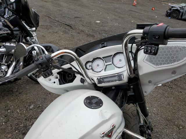 5VPYW36N8G3053819 - 2016 VICTORY MOTORCYCLES MAGNUM WHITE photo 5