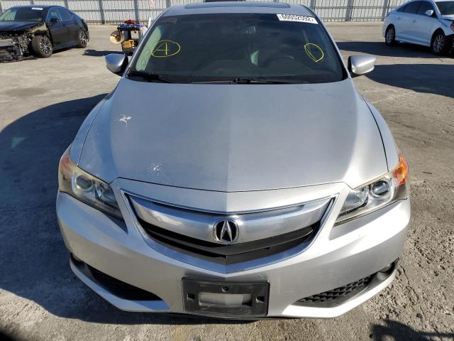 19VDE1F77DE007143 - 2013 ACURA ILX 20 TEC SILVER photo 9