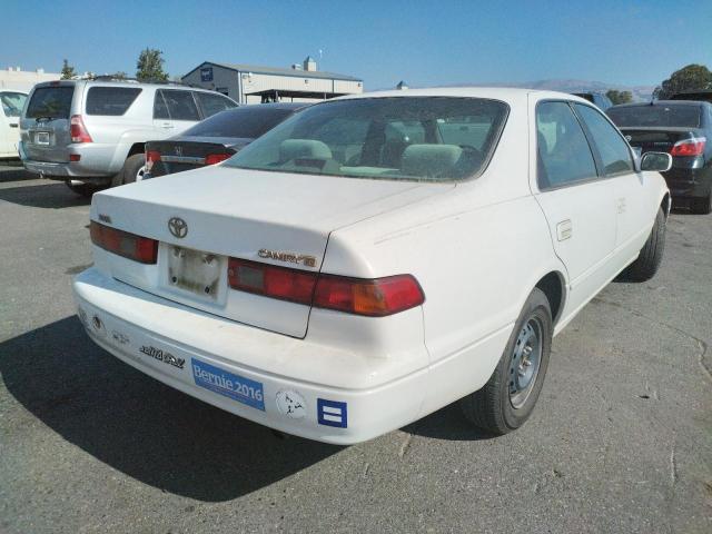 4T1BG22K1WU340303 - 1998 TOYOTA CAMRY CE WHITE photo 4