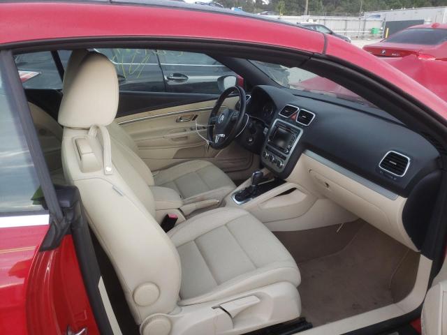 WVWBW8AH4DV003731 - 2013 VOLKSWAGEN EOS KOMFOR RED photo 5