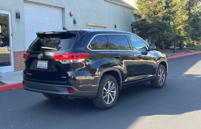 5TDKZRFH4JS530440 - 2018 TOYOTA HIGHLANDER BLACK photo 4