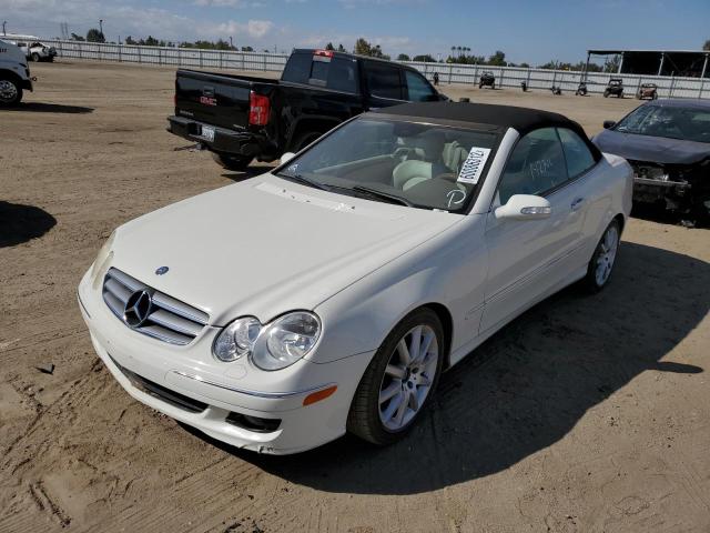 WDBTK56F27F214736 - 2007 MERCEDES-BENZ CLK WHITE photo 2