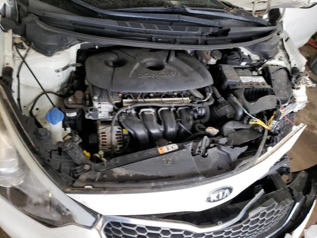 KNAFX4A62G5479063 - 2016 KIA FORTE LX WHITE photo 7