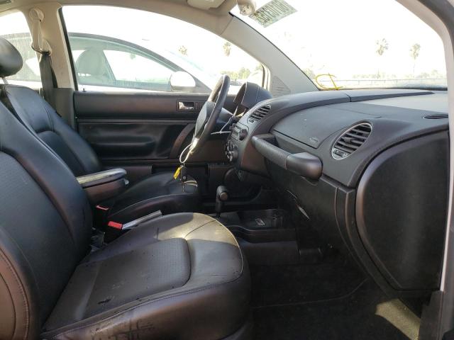 3VWRG3AG7AM034593 - 2010 VOLKSWAGEN NEW BEETLE 白色 照片 5