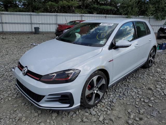 3VW547AU7JM267992 - 2018 VOLKSWAGEN GTI S WHITE photo 2