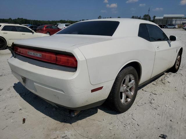 2B3CJ4DV4AH190567 - 2010 DODGE CHALLENGER WHITE photo 4