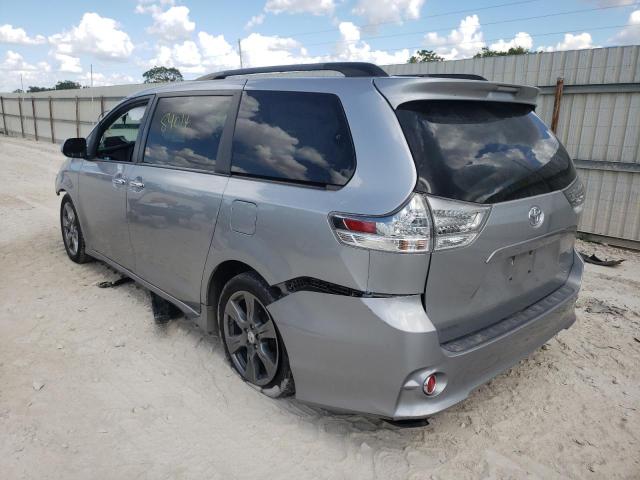 5TDXZ3DC2HS887488 - 2017 TOYOTA SIENNA SE SILVER photo 3