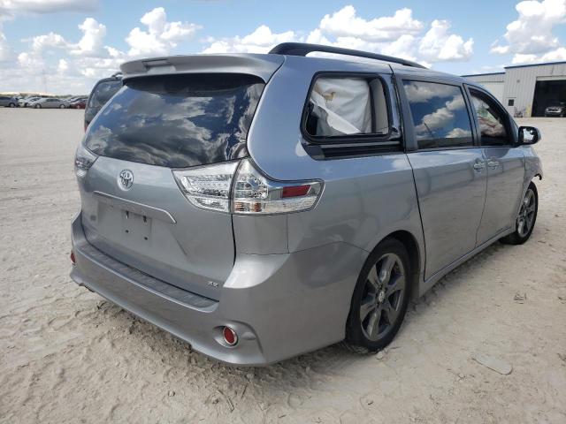 5TDXZ3DC2HS887488 - 2017 TOYOTA SIENNA SE SILVER photo 4