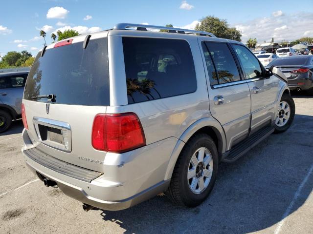 5LMFU27R74LJ26397 - 2004 LINCOLN NAVIGATOR 银色 照片 4