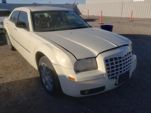 2C3LK53V69H583568 - 2009 CHRYSLER 300 TOURIN WHITE photo 1