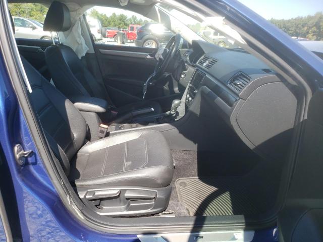 1VWDT7A3XHC020371 - 2017 VOLKSWAGEN PASSAT R-L BLUE photo 5