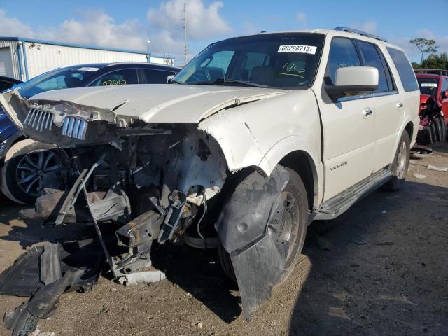 5LMFU27575LJ07850 - 2005 LINCOLN NAVIGATOR WHITE photo 2