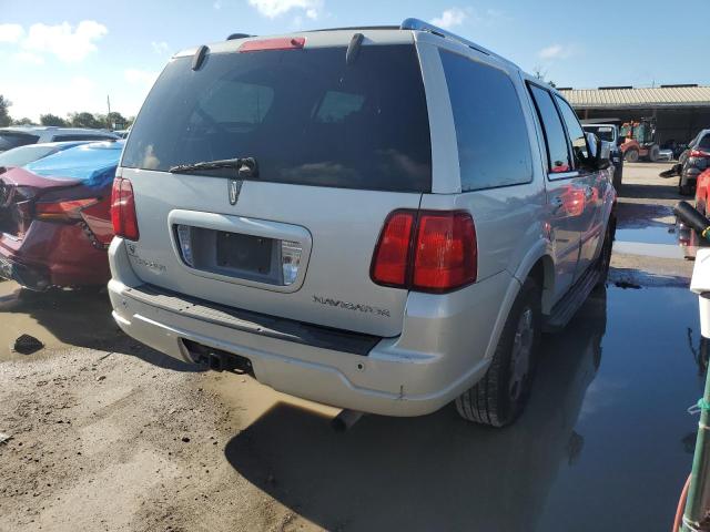 5LMFU27575LJ07850 - 2005 LINCOLN NAVIGATOR WHITE photo 4