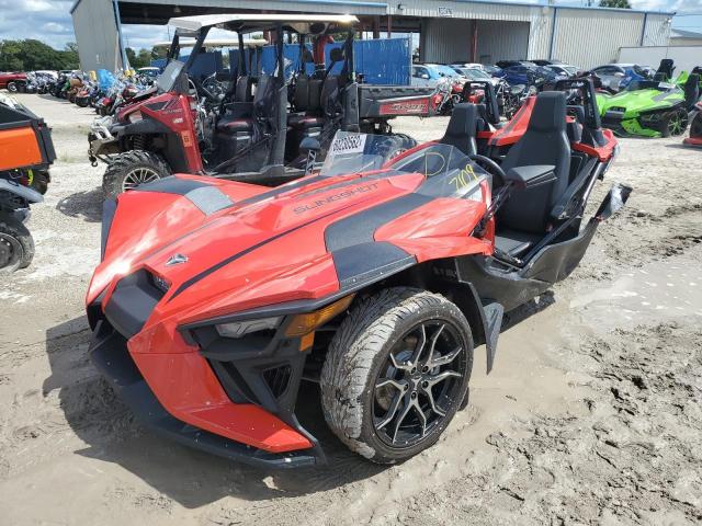 57XAAPHD2L8140338 - 2020 POLARIS SLINGSHOT RED photo 2