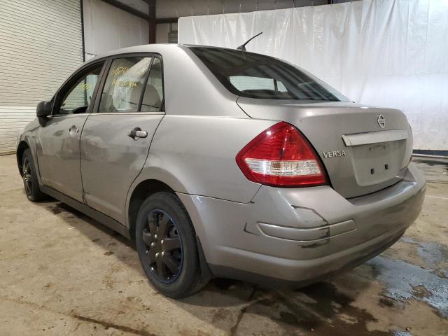 3N1BC11E08L353677 - 2008 NISSAN VERSA GRAY photo 3