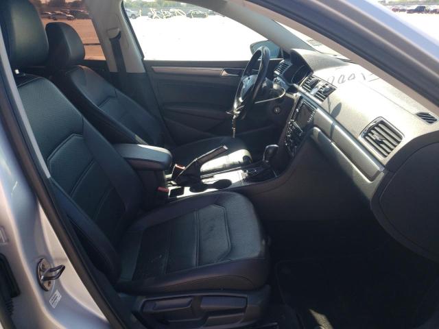 1VWDT7A35HC031889 - 2017 VOLKSWAGEN PASSAT R-L SILVER photo 5