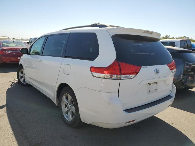 5TDKK3DC3BS135983 - 2011 TOYOTA SIENNA LE WHITE photo 3