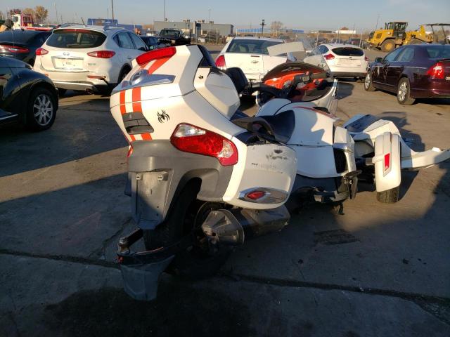 2BXNBCD1XEV000418 - 2014 CAN-AM SPYDER ROA WHITE photo 4