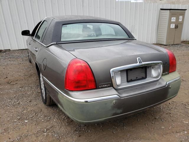 1LNHM81W54Y627725 - 2004 LINCOLN TOWN CAR E GRAY photo 3