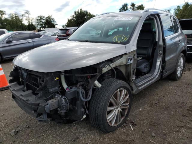 WVGBV9AX8AW523075 - 2010 VOLKSWAGEN TIGUAN SE GRAY photo 2