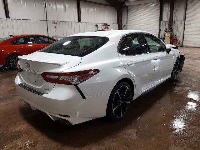 4T1B61HK9JU082738 - 2018 TOYOTA CAMRY XSE WHITE photo 4