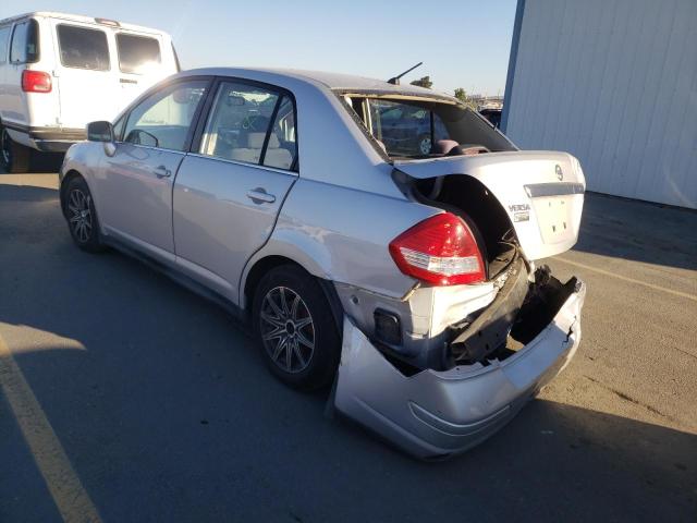 3N1BC11E28L457703 - 2008 NISSAN VERSA S SILVER photo 3