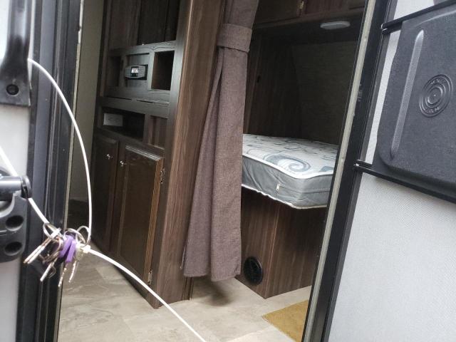 5ZT2CXTB3JF014140 - 2018 COACH APEX GRAY photo 5