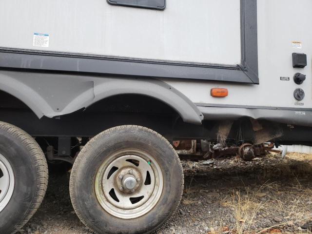 5ZT2CXTB3JF014140 - 2018 COACH APEX GRAY photo 9
