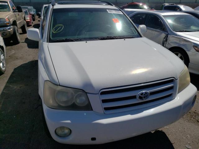 JTEHF21A920070468 - 2002 TOYOTA HIGHLANDER WHITE photo 9