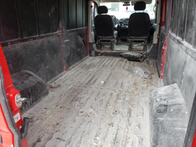 3C6TRVDG8JE131099 - 2018 RAM PROMASTER RED photo 6