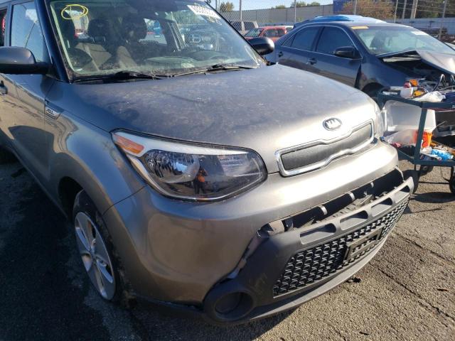 KNDJN2A2XF7152918 - 2015 KIA SOUL SILVER photo 9