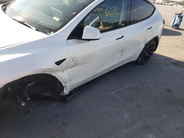 7SAYGDEE4NF385763 - 2022 TESLA MODEL Y Белый фото 9