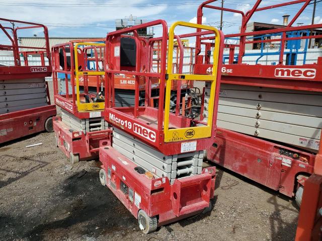 16915751 - 2022 MEC LIFT RED photo 3