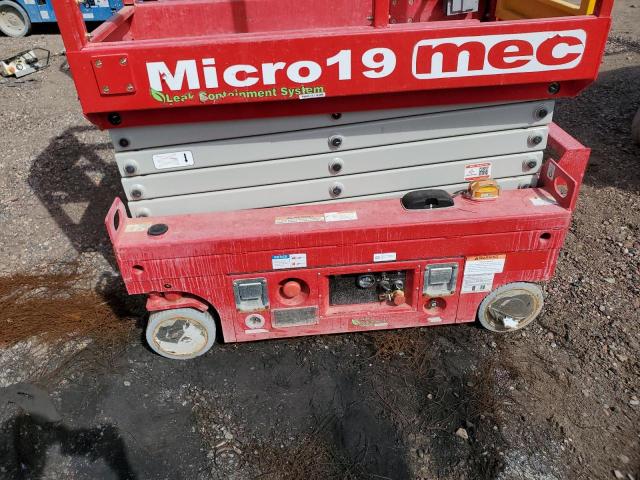 16915751 - 2022 MEC LIFT RED photo 9