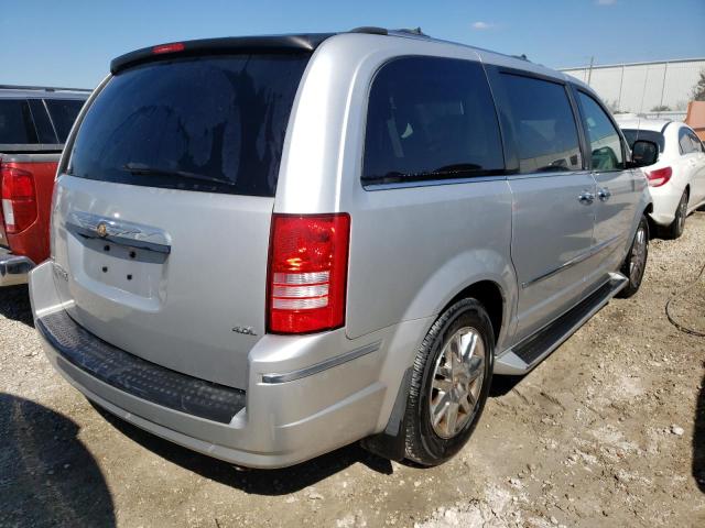 2A8HR64X78R768491 - 2008 CHRYSLER TOWN & COU SILVER photo 4