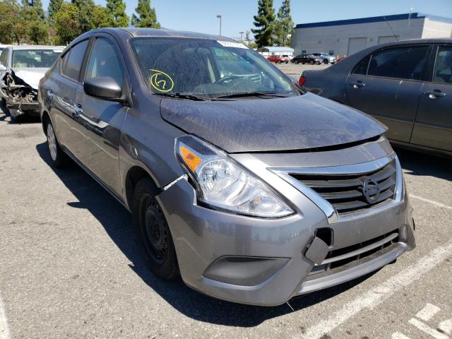 3N1CN7AP8HL828902 - 2017 NISSAN VERSA S GRAY photo 1