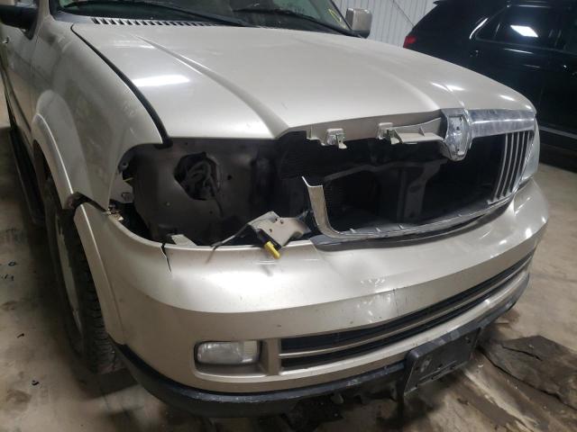 5LMFU285X5LJ20915 - 2005 LINCOLN NAVIGATOR 金色 照片 9