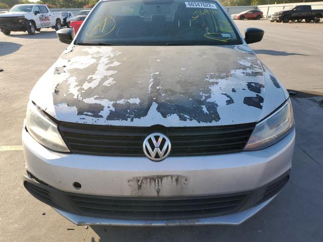 3VW1K7AJ7EM396976 - 2014 VOLKSWAGEN JETTA BASE Արծաթագույն լուսանկար 9
